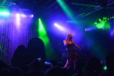 Noah Cyrus ilk turnesinde 23 Eylül 2018 'de Orlando Florida' daki Beacham 'da sahne alacak.