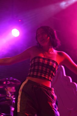 Noah Cyrus ilk turnesinde 23 Eylül 2018 'de Orlando Florida' daki Beacham 'da sahne alacak.