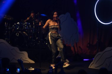 Noah Cyrus ilk turnesinde 23 Eylül 2018 'de Orlando Florida Beacham' da Marty Jean-Louis 'de sahne aldı.