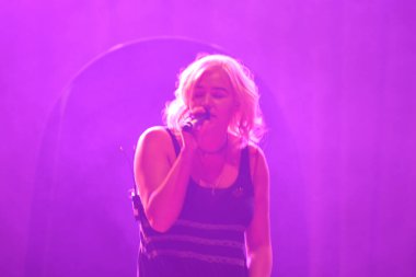 Noah Cyrus ilk turnesinde 23 Eylül 2018 'de Orlando Florida' daki Beacham 'da sahne alacak.