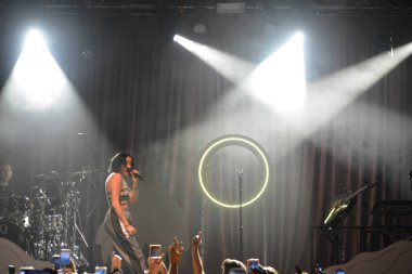 Noah Cyrus ilk turnesinde 23 Eylül 2018 'de Orlando Florida' daki Beacham 'da sahne alacak.