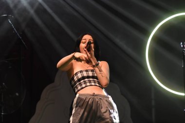 Noah Cyrus ilk turnesinde 23 Eylül 2018 'de Orlando Florida' daki Beacham 'da sahne alacak.