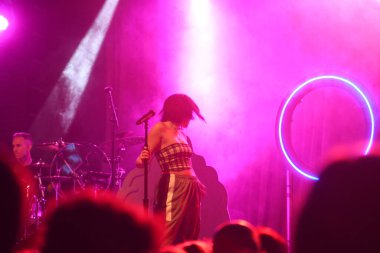 Noah Cyrus ilk turnesinde 23 Eylül 2018 'de Orlando Florida' daki Beacham 'da sahne alacak.