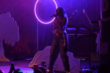 Noah Cyrus ilk turnesinde 23 Eylül 2018 'de Orlando Florida' daki Beacham 'da sahne alacak.