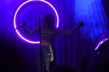 Noah Cyrus ilk turnesinde 23 Eylül 2018 'de Orlando Florida' daki Beacham 'da sahne alacak.