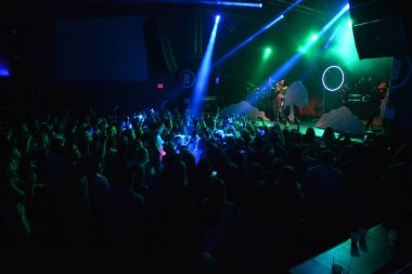 Noah Cyrus ilk turnesinde 23 Eylül 2018 'de Orlando Florida Beacham' da Marty Jean-Louis 'de sahne aldı.