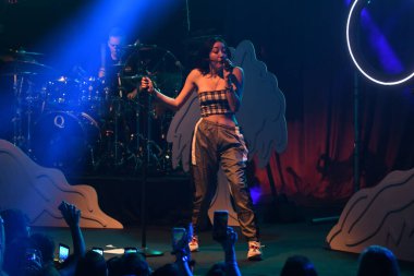 Noah Cyrus ilk turnesinde 23 Eylül 2018 'de Orlando Florida Beacham' da Marty Jean-Louis 'de sahne aldı.