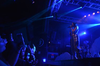 Noah Cyrus ilk turnesinde 23 Eylül 2018 'de Orlando Florida' daki Beacham 'da sahne alacak.