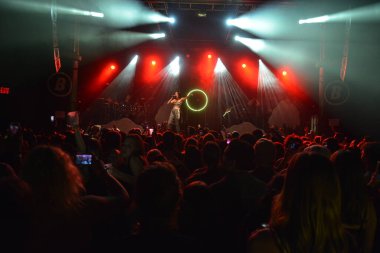 Noah Cyrus ilk turnesinde 23 Eylül 2018 'de Orlando Florida' daki Beacham 'da sahne alacak.