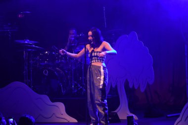 Noah Cyrus ilk turnesinde 23 Eylül 2018 'de Orlando Florida' daki Beacham 'da sahne alacak.