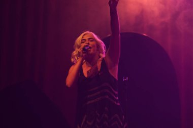 Noah Cyrus ilk turnesinde 23 Eylül 2018 'de Orlando Florida' daki Beacham 'da sahne alacak.