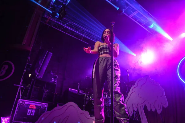 Noah Cyrus ilk turnesinde 23 Eylül 2018 'de Orlando Florida' daki Beacham 'da sahne alacak.