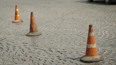 Cipsli eskrim yerleri. Yola asfalt seriyorum. Yol çalışmaları