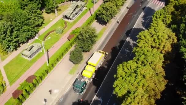 Road repair. Flight of a drone. The car for laying of an asphalt. Traffic jams — Stock Video