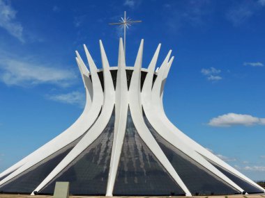 Braslia Katedrali Brezilya 'nın Braslia kentine hizmet veren ve Braslia Başpiskoposluğunun merkezi olarak hizmet veren Roma Katolik Katedrali' dir.
