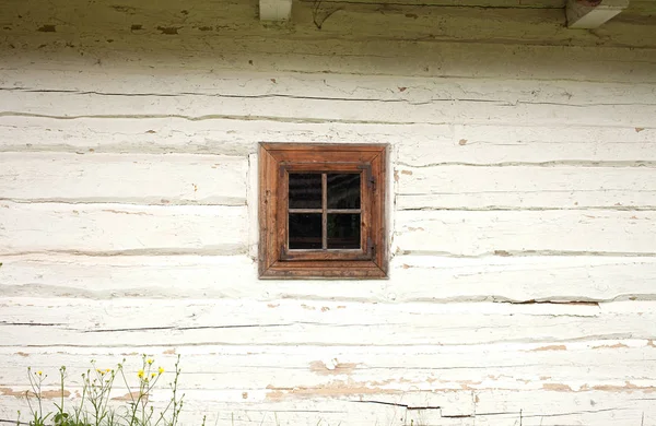 Janela Parede Madeira Branca Pintada Com Limão Uma Antiga Casa — Fotografia de Stock