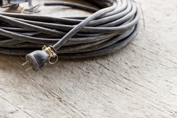 İnşaat çalışmalarında kullanılan güç fişler elektrikli tel.