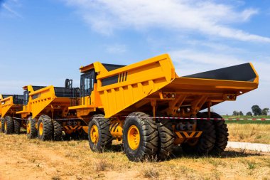 Damperli Kamyon Park büyük sarı ışınlama