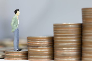 yakın modeli iş jest sikkeleri üzerinde ayağa