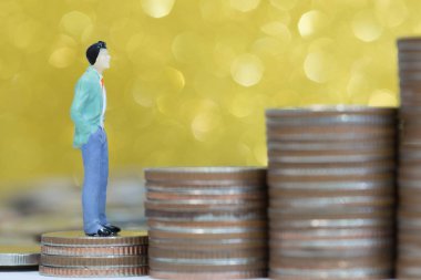 yakın modeli iş jest sikkeleri üzerinde ayağa