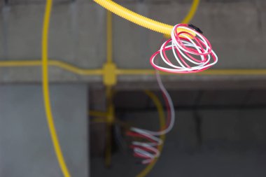 Boru ve elektrik kablolarını İnşaat