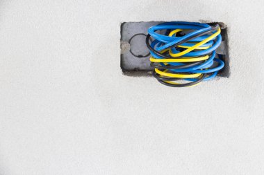 Boru ve elektrik kablolarını İnşaat