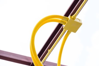 Boru ve elektrik kablolarını İnşaat