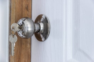 Topuzu kilitleri ile kapı anahtar taşı