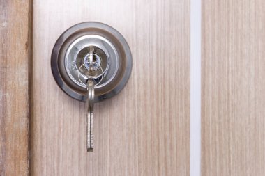 Topuzu kilitleri ile kapı anahtar taşı