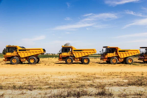 Damperli Kamyon Park büyük sarı ışınlama