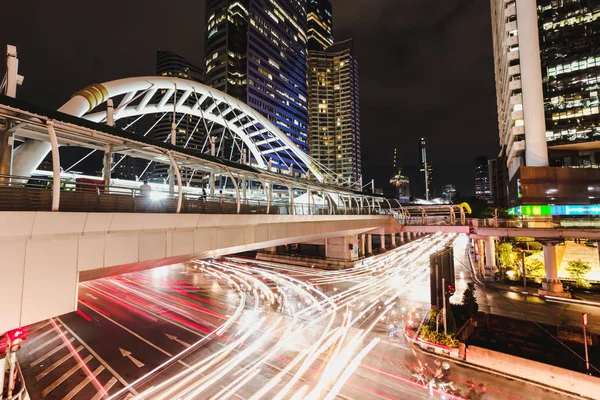 Landmark chong Bangkok'un gece Tayland arka planda Bts İstasyonu