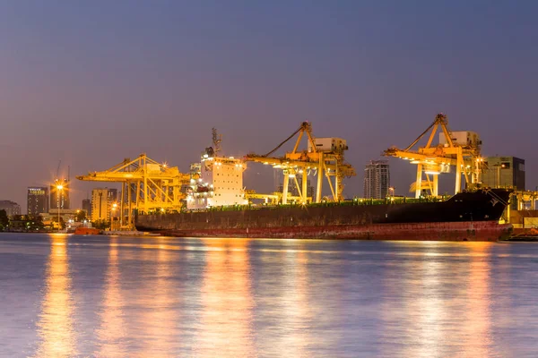 Nakliye çalışma yükleme Konteyner Vinç gece gemide