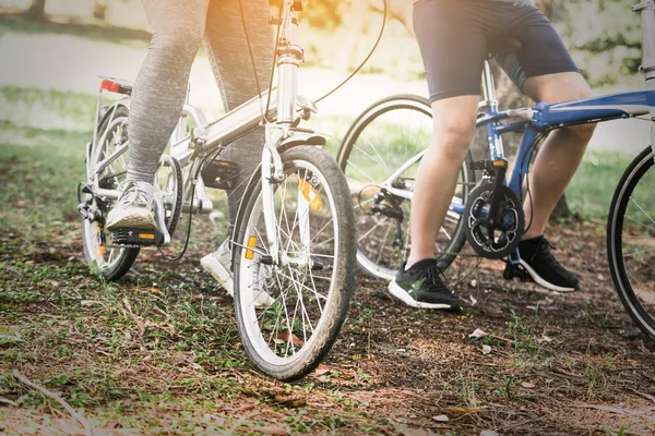 Spor Erkek Bisikletçi Binme Dağ Bisikleti Park Yaz Aylarında Spor — Stok fotoğraf