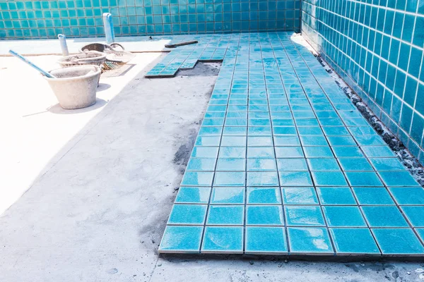 Industrial Tiler Builder Swimming Pool — Stock Photo, Image