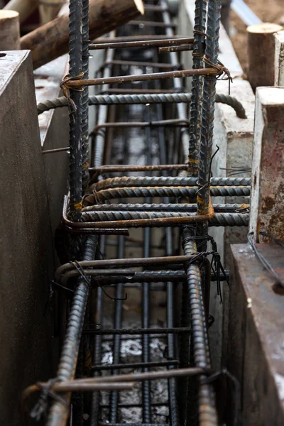 Site inşaat demir kiriş içinde çalışma