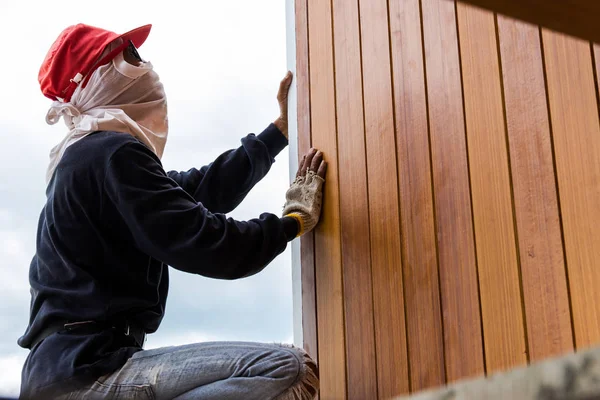 Men Build Siding Fiber Cement Board Wall Exterior — Stock Photo, Image