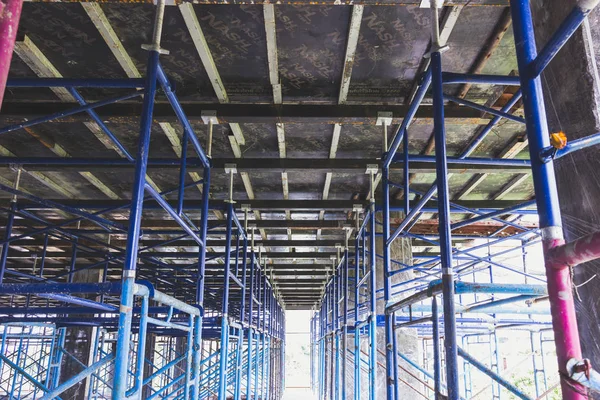 Nakhonratchasima, Tayland - 9 Eylül 2016: Endüstriyel inşaat açık iş kullanımı iskele destek sonrası gerginlik beton Muang Nakhonratchasima Tayland.