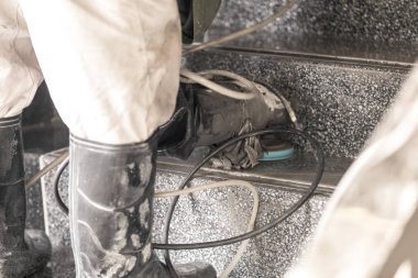 Endüstriyel İnşaat Sanayi Whetsstone merdiven zemin beton üzerinde çalışıyor