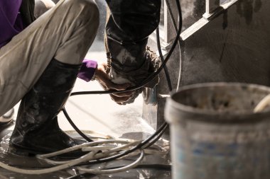 Endüstriyel İnşaat Sanayi Whetsstone merdiven zemin beton üzerinde çalışıyor