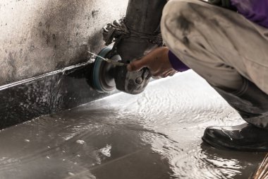 Endüstriyel İnşaat Sanayi Whetsstone merdiven zemin beton üzerinde çalışıyor