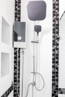 Modern tasarım ev su ısıtıcı ve showwer sıhhi tesisat banyoda