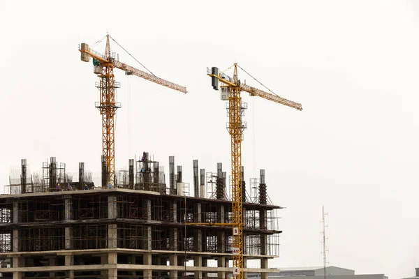 Endüstriyel Bina inşaat alanı içinde vinçler kullanın