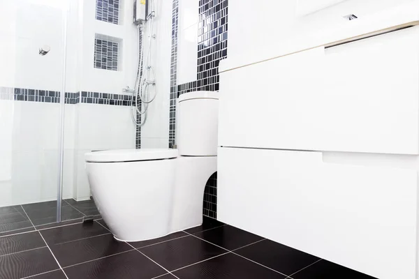 Baño Diseño Moderno Inodoro Lavabo Artículos Sanitarios Color Blanco Baño — Foto de Stock