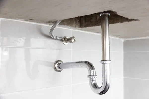 Modern tasarım banyo boru sistemi lavabonun altında