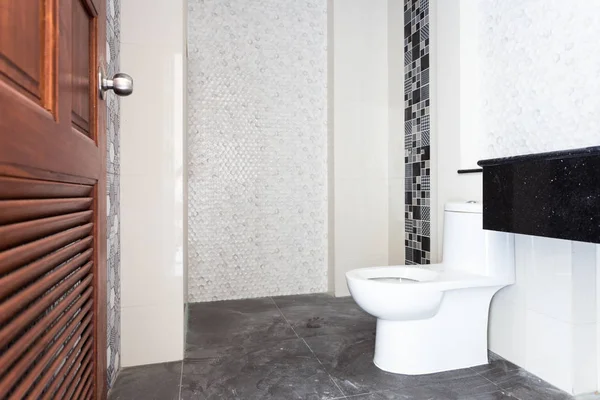 Baño Casa Diseño Moderno Artículos Sanitarios Blancos Baño Construcción — Foto de Stock