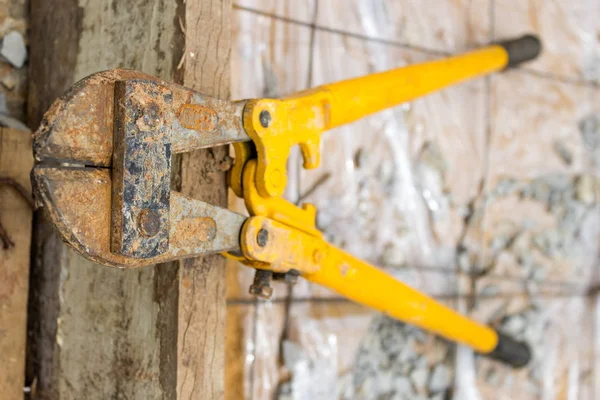 portre resim, makaslar, şantiye tel için