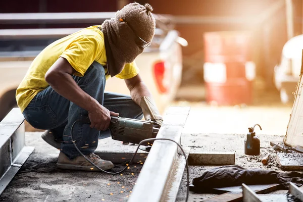 Endüstri/sanayii donatımı erkekler metal kesme çalışma