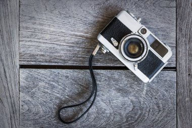 Retro vintage klasik kamera film ahşap arka plan üzerinde