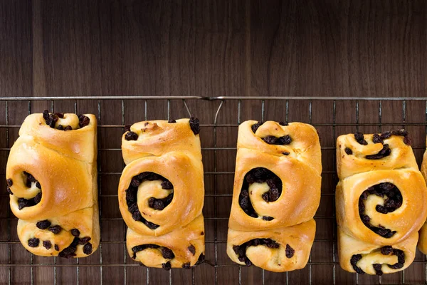 Baked Raisin Bread Cooling Rack — Stock Photo, Image