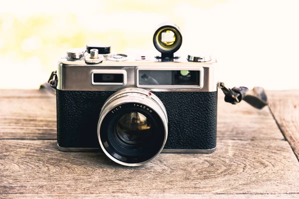 Retro Vintage Classic Camera Film Wood Background — Stock Photo, Image